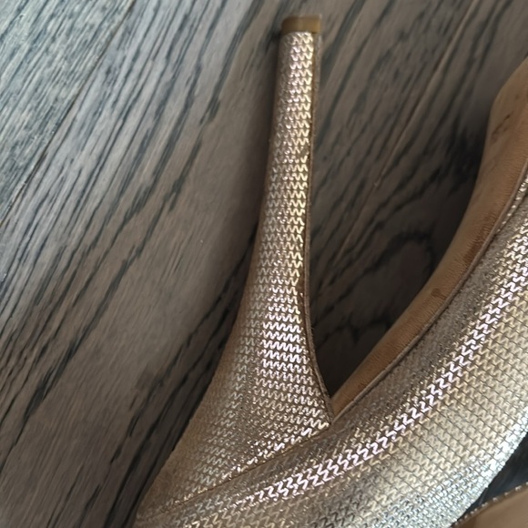 Fendi Deco Metallic Bow Platform Pumps - Picture 10 of 16